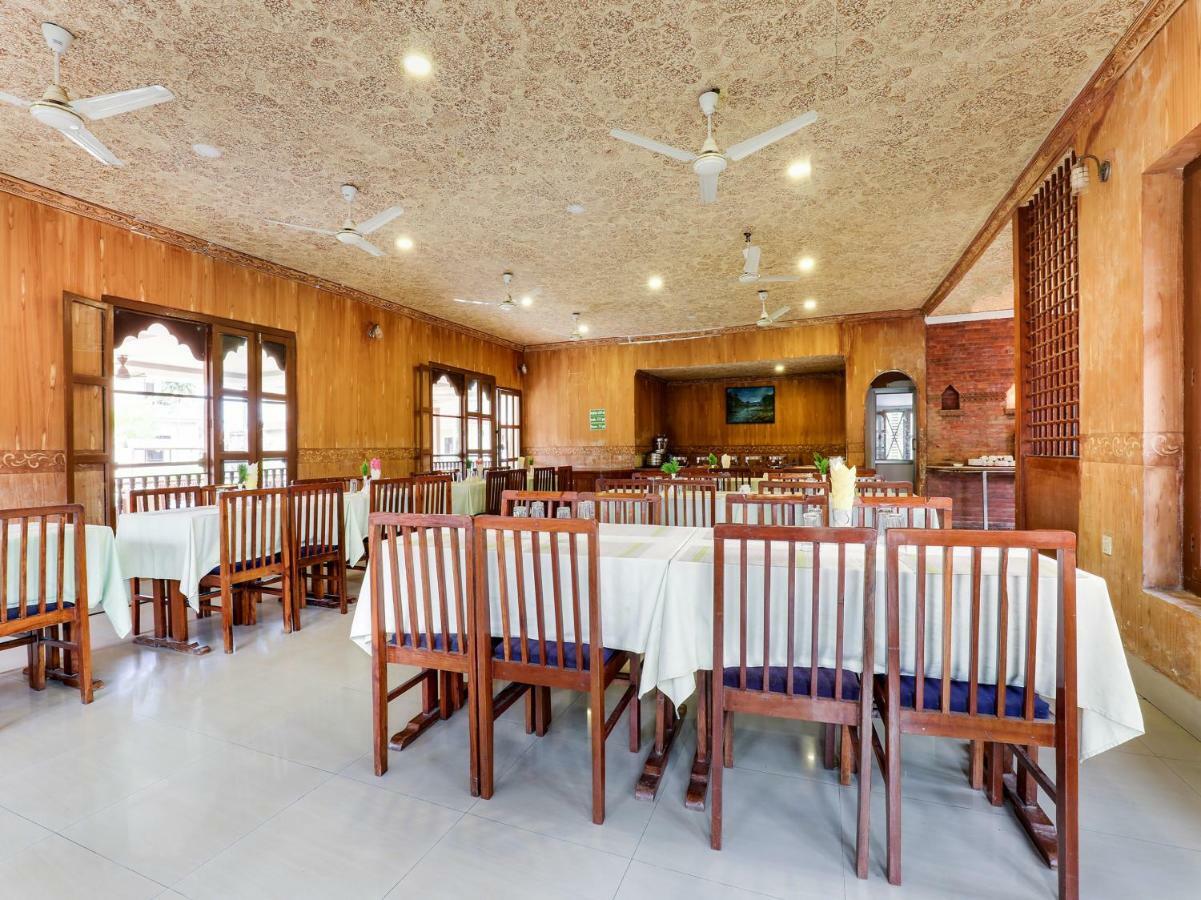 Hotel Wildlife Camp Sauraha Dış mekan fotoğraf