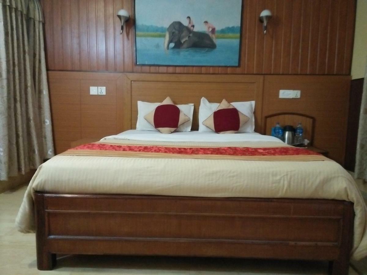 Hotel Wildlife Camp Sauraha Dış mekan fotoğraf