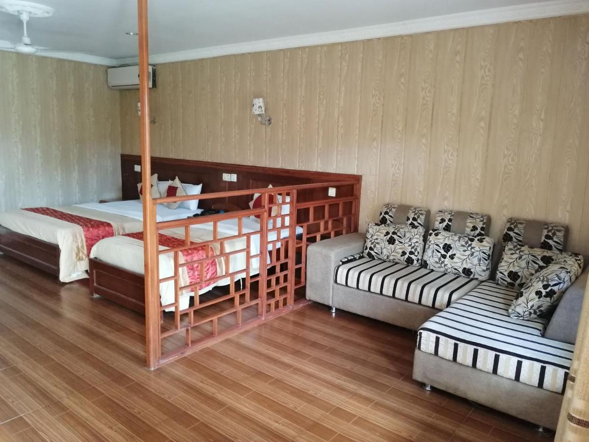 Hotel Wildlife Camp Sauraha Dış mekan fotoğraf