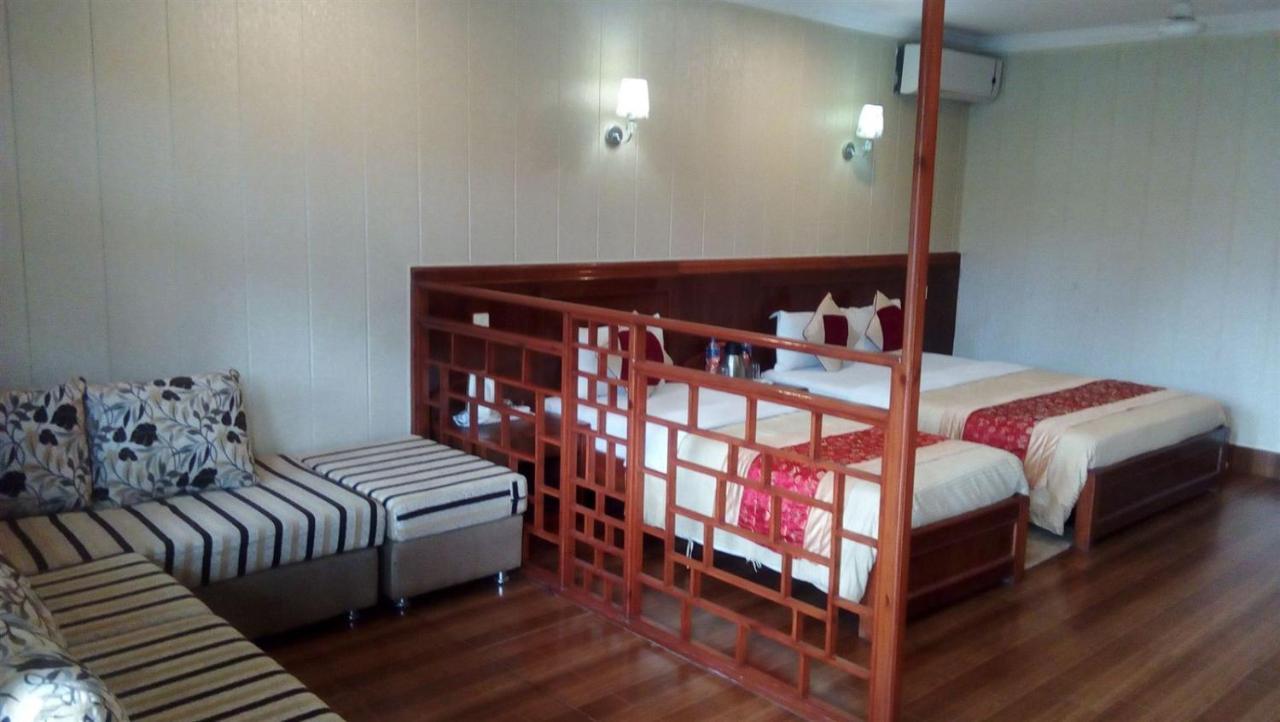 Hotel Wildlife Camp Sauraha Dış mekan fotoğraf